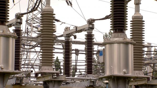 Un furnizor de energie le-a cerut românilor plata facturii în avans şi i-a ameninţat cu rezilierea dacă nu achită