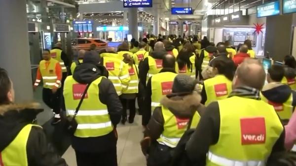 Tarom avertizează că sute de curse spre sau dinspre Frankfurt vor fi anulate, astăzi, din cauza unei greve a angajaților din aeroport