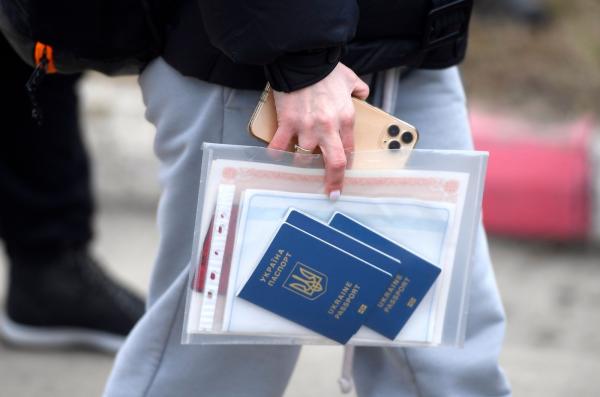 O escroacă s-a dat drept refugiată din Ucraina şi şi-a umplut sacoşele cu bunuri în valoare de 1.500 de lei