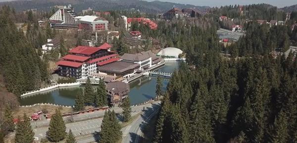 Războiul din Ucraina scumpește şi vacanţa de Paşte. Mulţi români aleg să petreacă sărbătoarea Învierii acasă