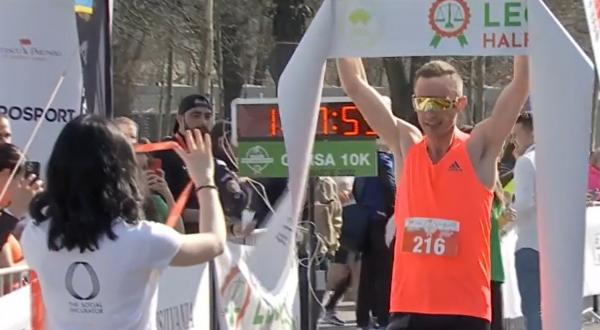 Sportivi de performanță, dar și amatori au alergat la Legal Half Marathon, în Capitală, pentru refugiații din Ucraina