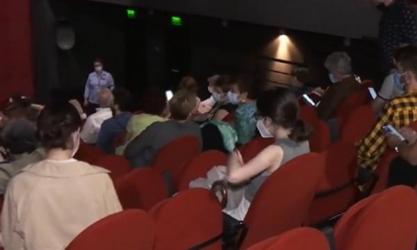 Anchetă la TNB. Spectatorii au primit o revistă care promovează idei naţionaliste şi antisemite