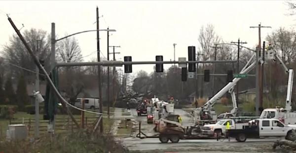 Şapte oameni au fost răniţi şi o şcoală a fost distrusă după ce o tornadă a măturat nordul statului Arkansas din SUA