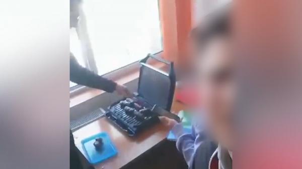 Elevii din Oradea care au prăjit mici în sala de clasă s-au ales cu scăderea notei la purtare