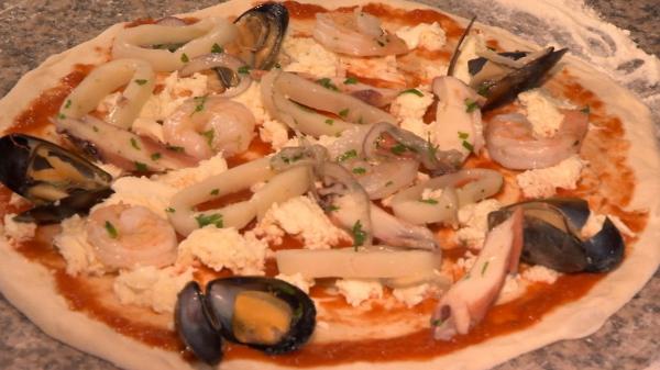 Pizza cu "aromă" de scumpiri. Cât costă acum cea mai "livrată" mâncare din România