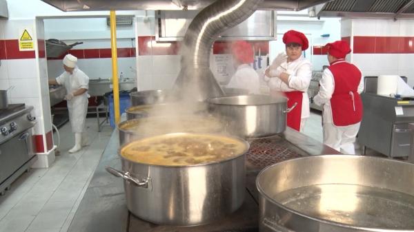 Cantină socială din Galați, în prag de faliment: "Mâncăm aşa ca să nu murim"