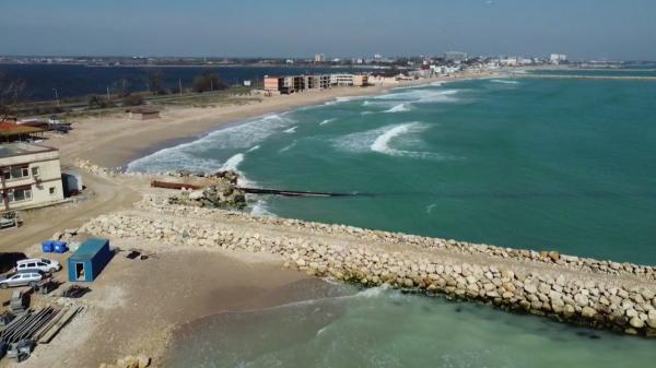 O nouă plajă apare în România, după lucrările de la malul Mării Negre. Mii de tone de nisip, aduse până vara viitoare