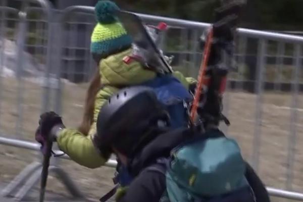 "Schi de primăvară": o distracție riscantă. Vremea caldă a îmbiat turiștii pe pârtie