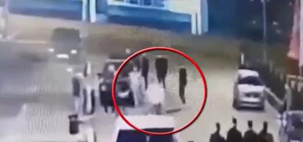 Tată omorât în bătaie pe o stradă din Târgu-Mureș. Tânărul a fost lovit cu bestialitate, într-o parcare: "Încă o dată i-a dat. S-a ridicat..."