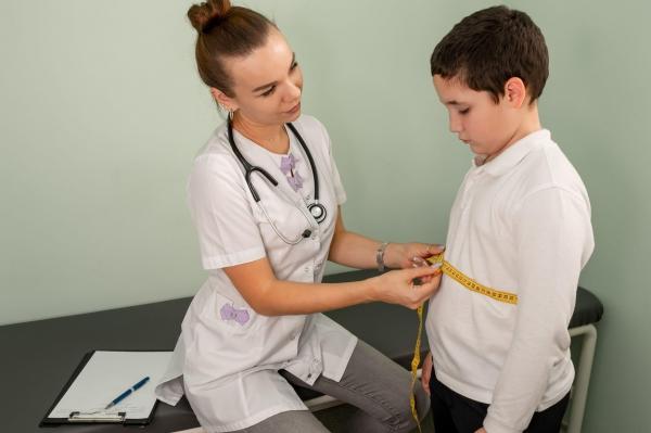 Cum pot afla părinţii greutatea ideală a copilului. Obezitatea are leac, de la vârste fragede