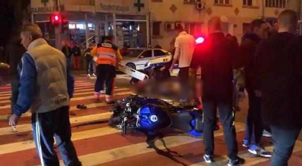 O motoclicletă s-a făcut praf după un accident cumplit în Alexandria. Tânărul biker s-a rostogolit metri buni pe asfalt