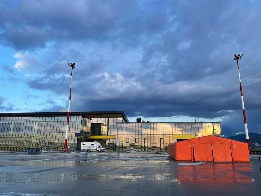 Premieră în România la aeroportul din Braşov, singurul construit în ultimii 50 de ani. Turn "virtual" de control, la Arad