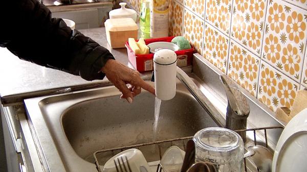 "Încălzim apa ca pe timpuri". Bucureştenii, de 10 zile fără apă caldă. Locuitorii din Setorul 6 retrăiesc fiorii reci din comunism