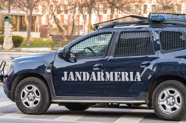 Fost jandarm, acuzat de trafic cu minore. Anchetatorii cred că ar fi intermediat partide sexuale inclusiv în timpul serviciului