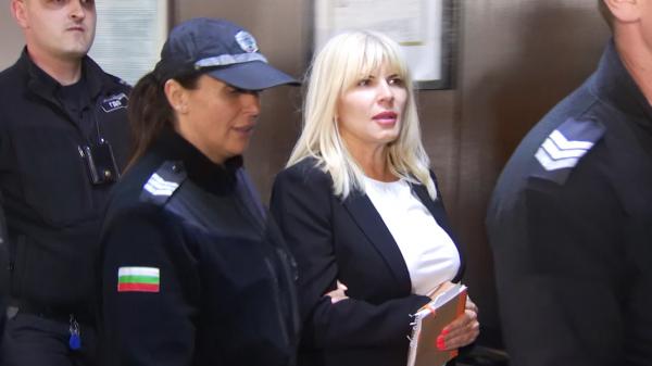 Elena Udrea le-a spus judecătorilor din Bulgaria că are osteoporoză şi nu poate sta în puşcărie