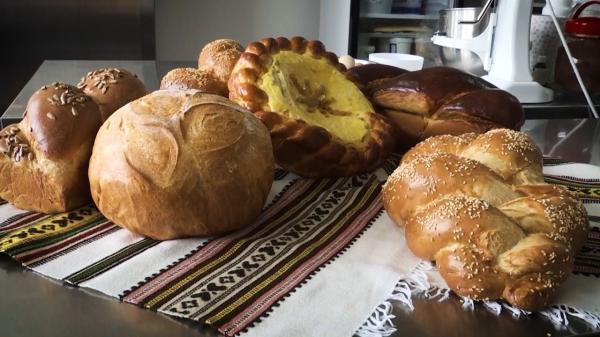 Momentul răsfăţului culinar se apropie. Cât costă o masă de Paște comandată online