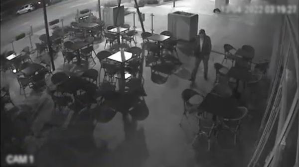 Butoi de bere, în schimbul informaţiilor despre un hoţ. Patronul unei berării din Bacău îşi pune baza în internauţi