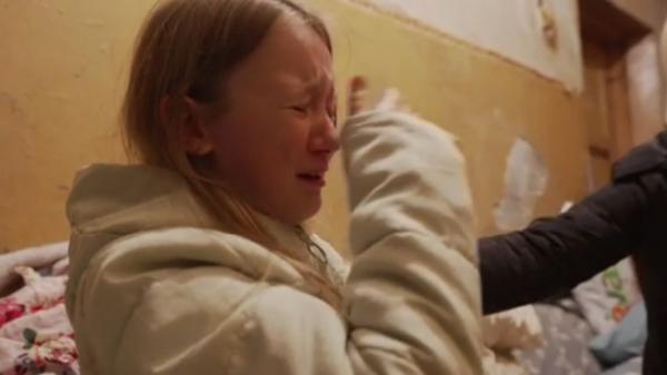 Cerul Harkovului, înnegrit de bombele ruseşti. Karolina a scăpat ca prin minune: vecinii ei, un bebeluş de 7 luni şi un băiat de 15 ani, au murit lângă ea