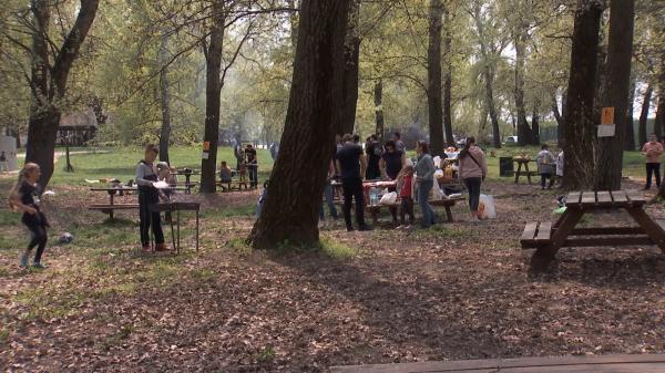 Ziua de Florii, sărbătorită în avans, la grătar. Prognoza de vreme rea i-a făcut pe români să sărbătorească mai devreme