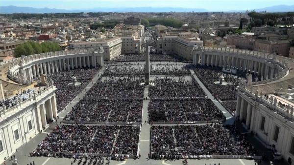 Papa, mesaj de pace din Piaţa Sfântul Petru: "Vă rog, să nu ne obișnuim cu războiul. Prea mult sânge am văzut, prea multă violență"