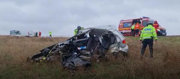 Accident grav în judeţul Constanţa. O dubită a intrat pe contrasens într-un Matiz. Şoferul a murit pe loc