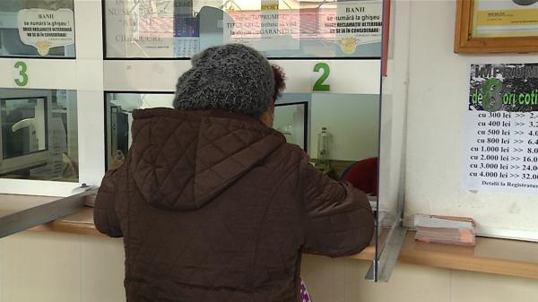 Românii se împrumută pentru masa de Paște. Tot mai săraci din cauza scumpirilor, oamenii apelează la bănci și CAR