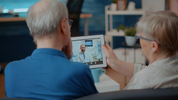 Efectele pandemiei de Covid-19 asupra bătrânilor din România. Mii de oameni au pierdut lupta cu boala sau au rămas cu grave afecțiuni