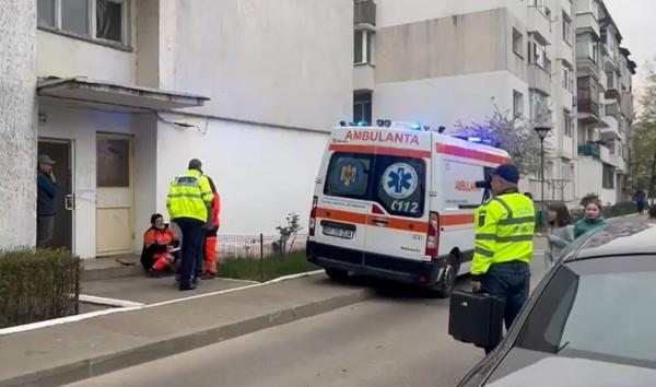 O pensionară din Botoșani s-a spânzurat înainte de Paște, din cauza scumpirilor. Copiii au găsit-o moartă în boxa din subsolul blocului