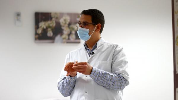 Medicul român Alexandru Aiordăchioaie explică de ce a ales să plece în Franța. Câți bani câștigă în fiecare lună