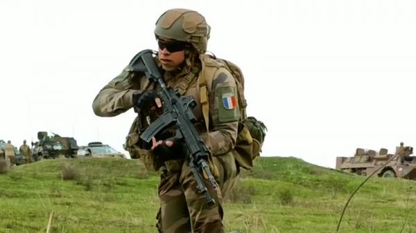 Vânătorii de munte francezi, elita armatei, s-au îndrăgostit de ciorba de fasole românească de la Poligonul Cincu