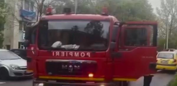 Explozie într-un bloc din Piteşti: 19 oameni au fost evacuaţi de urgenţă. Totul a pornit de la o bucătărie improvizată în balcon