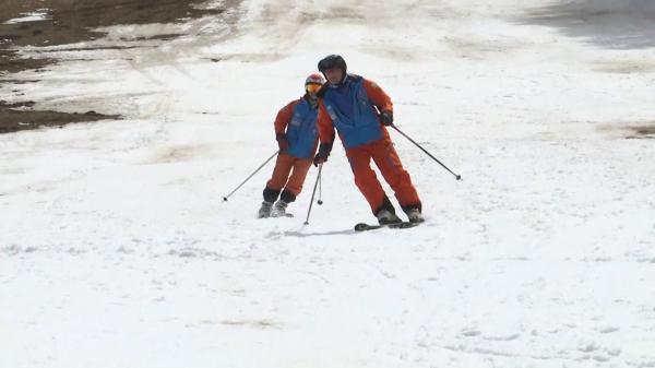 Vama Veche sau Sinaia? Turiştii care preferă muntele sunt aşteptaţi de 1 mai în staţiuni: locurile unde încă se mai poate schia