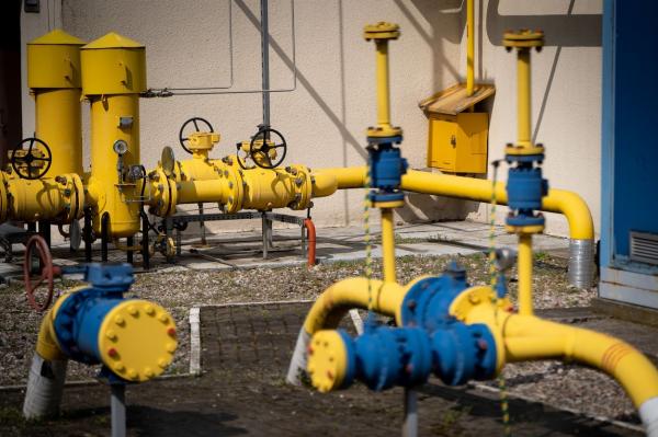 Financial Times: companii din trei ţări UE caută "portiţe" pentru a plăti gazul rusesc în ruble, cum vrea Putin