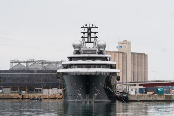 Megaiahturile oligarhilor ruși au dotări care depășesc orice imaginație. Unul dintre ele, sechestrat, e mai înalt ca Statuia Libertăţii