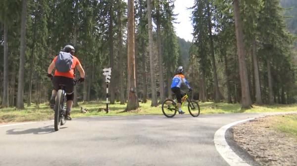 La munte a început sezonul bicicliștilor. Trasee pentru toate gusturile şi nivelurile de experienţă