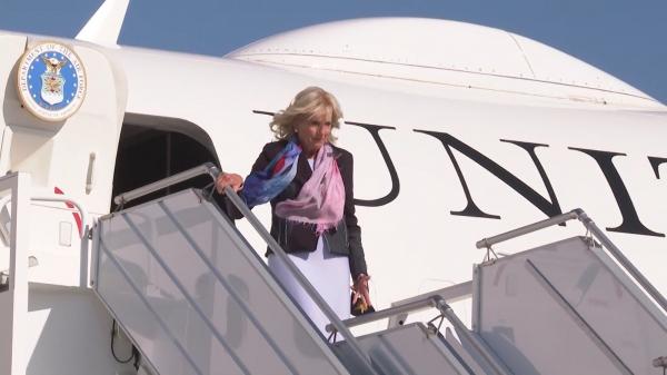 Jill Biden a ajuns în România. Programul vizitei Primei Doamne a SUA în ţara noastră: cu cine se întâlneşte la Bucureşti