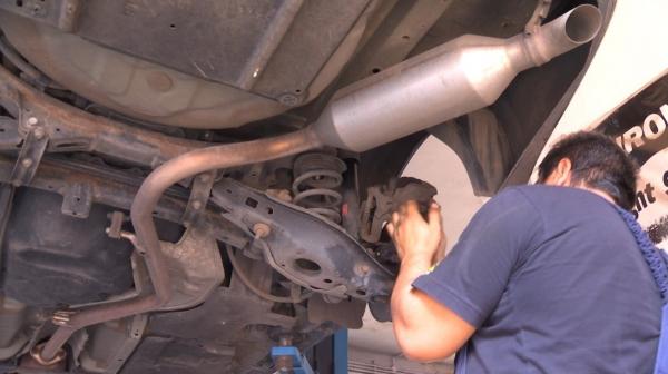 "Fabricile" de accidente. Periferiile marilor oraşe, împânzite de ateliere auto care execută revizii fără autorizaţie