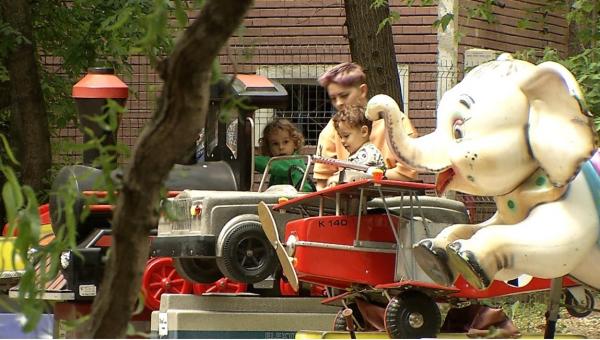 Parcurile, adevărate focare de infecţii. Camerele de gardă ale spitalelor, pline de copii: cazurile de enterocolită au crescut de 5 ori