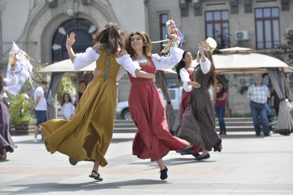 Craiova s-a întors în timp de Zilele lui Mihai Viteazul: Cavaleri, domniţe, ieniceri şi spahii s-au perindat pe străzile oraşului