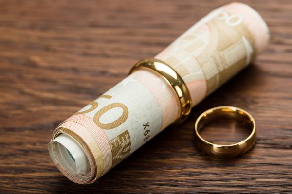 Credite garantate de stat pentru nunți sau botezuri. Câți bani ar putea primi tinerii care vor să-și unească destinele