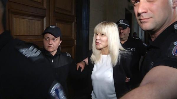 Elena Udrea a obţinut o nouă amânare în procesul de extrădare. Avocaţii vor să aducă un expert care să vorbească despre condiţiile de arest din România
