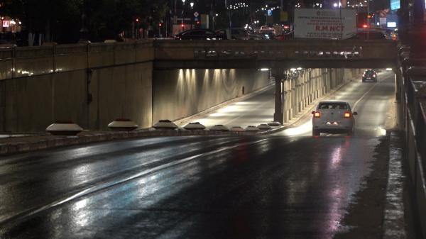 S-a închis pasajul Unirii din Capitală. Este afectată structura de rezistență şi pune în pericol viaţa a mii de şoferi
