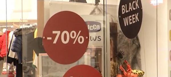 Comercianţii, obligaţi să afişeze la raft preţul cel mai mic înainte de reducere. Decizia vizează şi alimentele