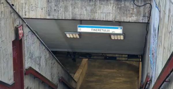 Nou incident la metrou. Stațiile Tineretului și Eroii Revoluției, închise temporar după ce s-a simțit miros de fum în tunel