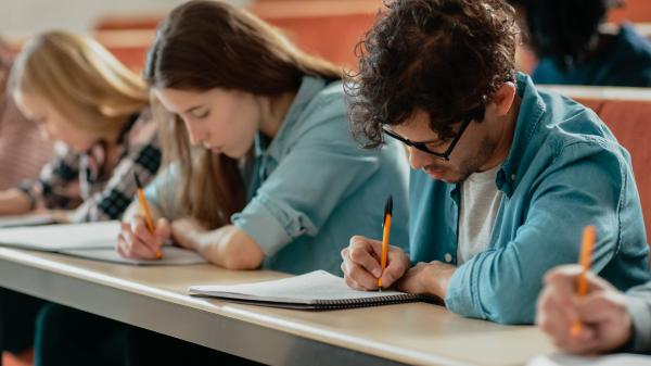 Admitere facultate 2022: creşterea duratei de studii de la 3 la 4 ani. Studenţii care ar putea da licenţa mai târziu