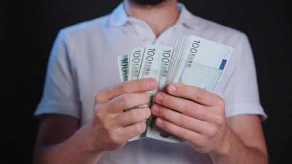 România nu îndeplinește nicio condiție pentru a trece la moneda euro