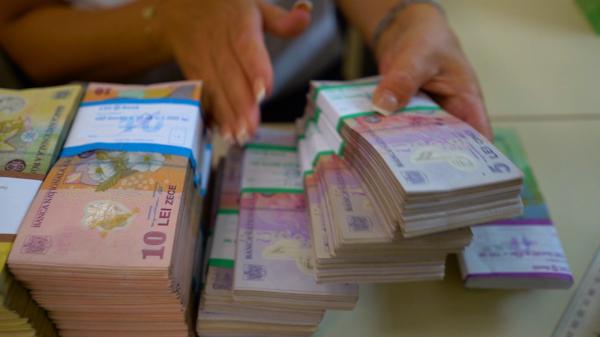 Ce înseamnă pentru ratele românilor creșterea indicelui ROBOR. Prognozele experților sunt îngrijorătoare