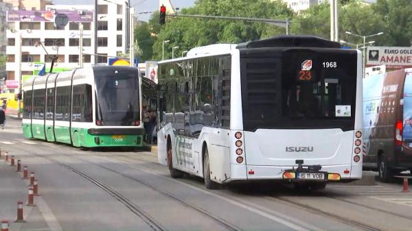 Orașul în care se circulă gratuit cu autobuzele și tramvaiele în fiecare vineri. Chiar şi aşa, localnicii nu prea vor să renunțe la mașini