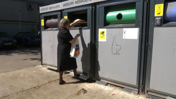 Milioane de euro, aruncate la gunoi. De ce nu pot fi folosite tomberoanele inteligente din Iaşi