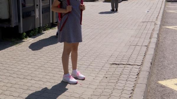 Fetiţă de 10 ani, molestată într-un autobuz din Craiova, în plină zi. "Nu vreţi să ziceţi că sunteţi bunica, ca să mă lase în pace?" Femeia s-a întors cu spatele